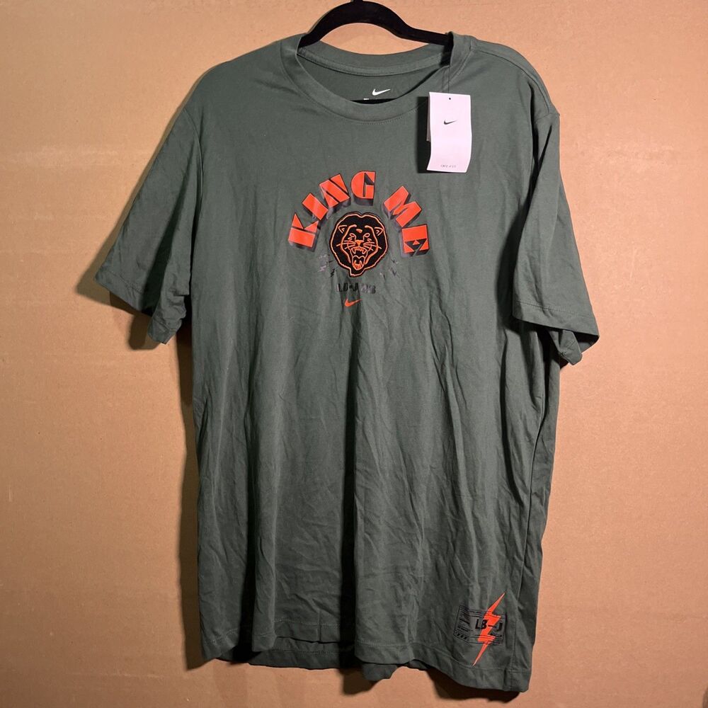 Nike Dri-FIT King Me Lion Graphic T-Shirt Green Orange Mens XL (ski56)